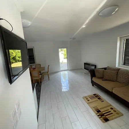 Vakantiehuis Corner House Zsory *
