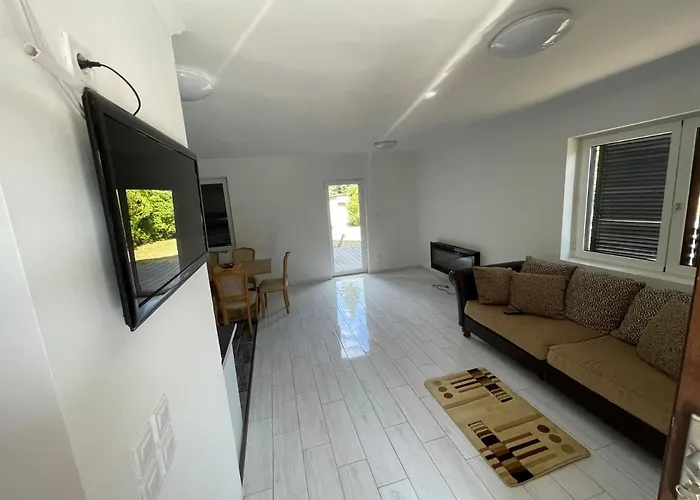 Vakantiehuis Corner House Zsory *