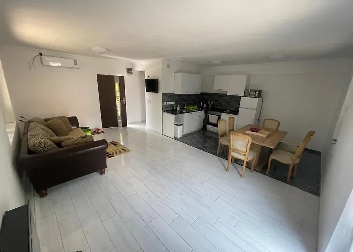 Corner House Zsory *